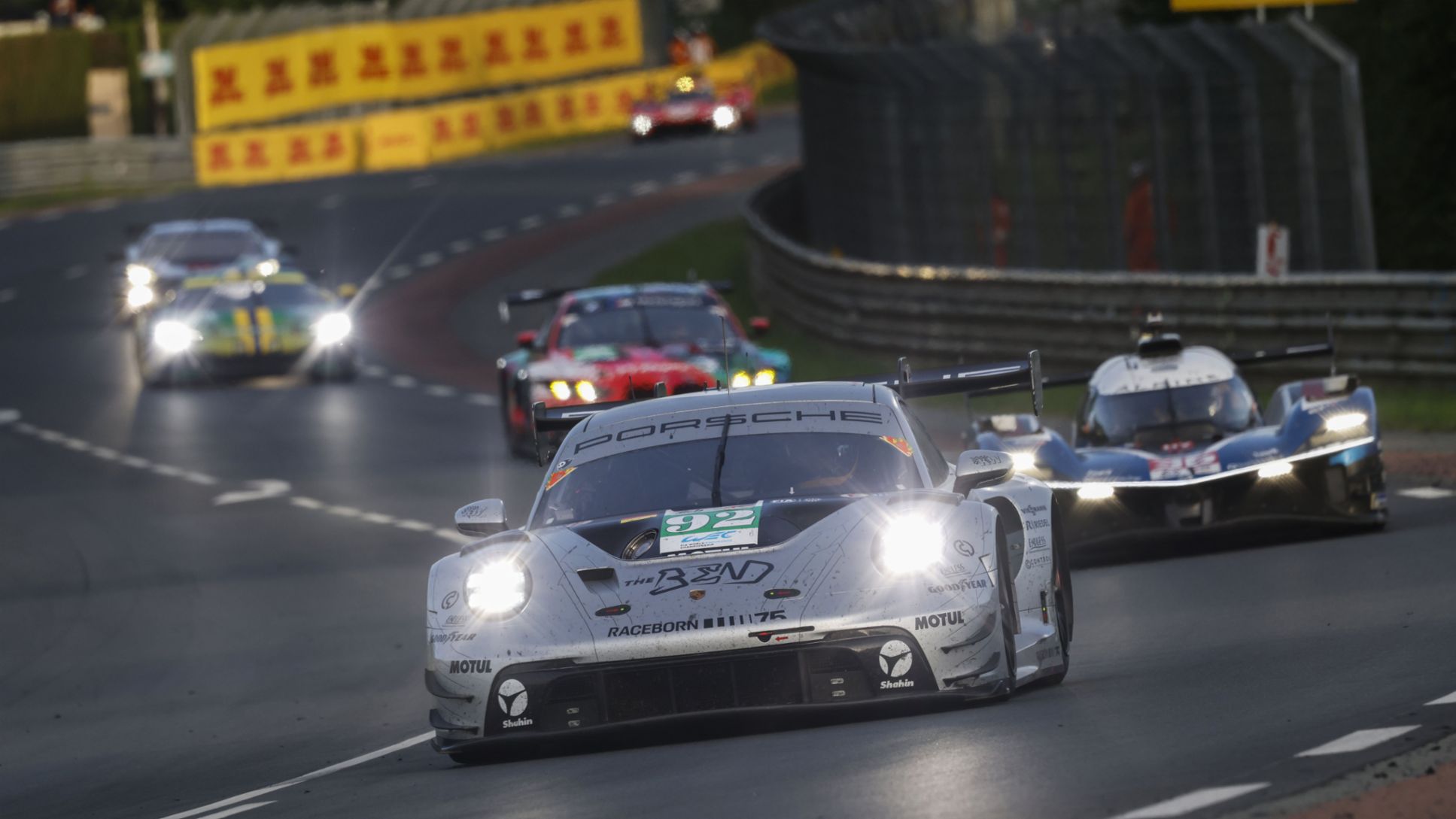 Porsche 911 GT3 R, The Bend Manthey (n&ordm; 92), Yasser Shahin (Australia), Riccardo Pera (ITA), Richard Lietz (Austria), carrera, 24 Horas de Le Mans, Campeonato del Mundo de Resistencia FIA (WEC), 2026, Porsche AG