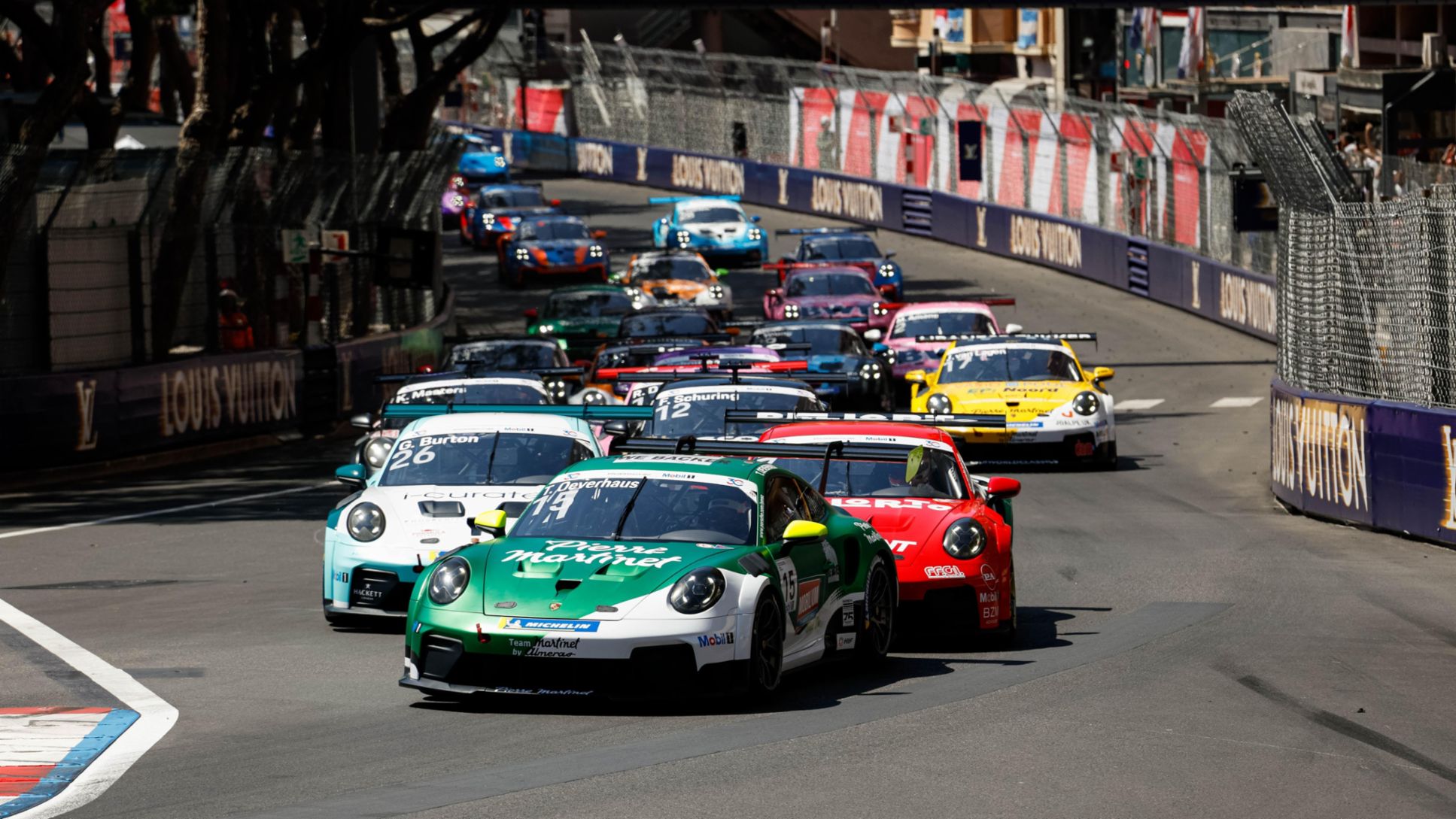 Theo Oeverhaus (ALE), Martinet by Alm&eacute;ras (n&ordm; 15); Gustav Burton (GB), GP Elite (n&ordm; 26); Andrea Bristot (ITA), Dinamic Motorsport (n&ordm; 7), Porsche 911 Cup, salida; Porsche Mobil 1 Supercup, M&oacute;naco, 2026, Porsche AG