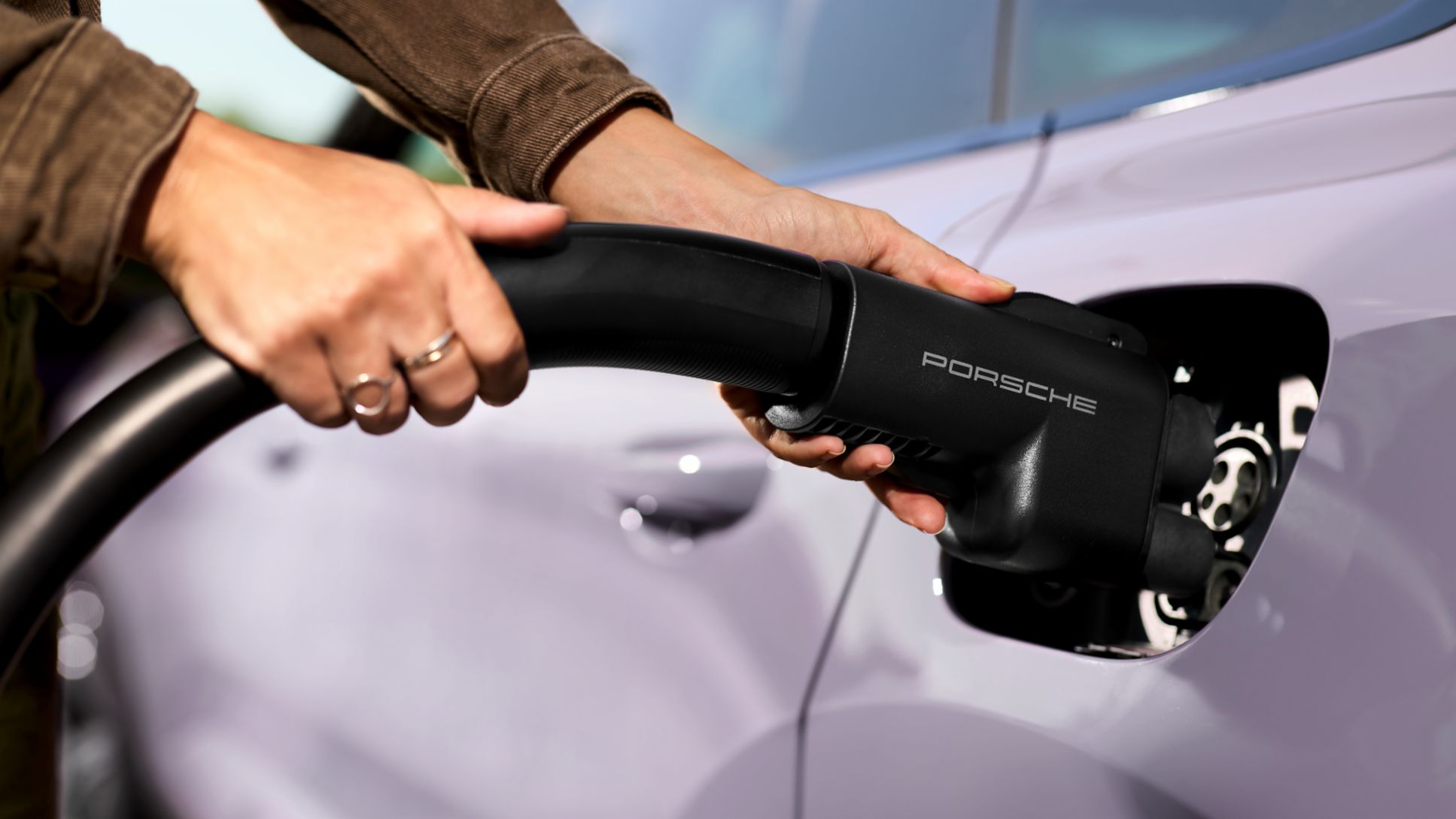 Porsche anuncia su integraci&oacute;n a la red de Supercargadores de Tesla.