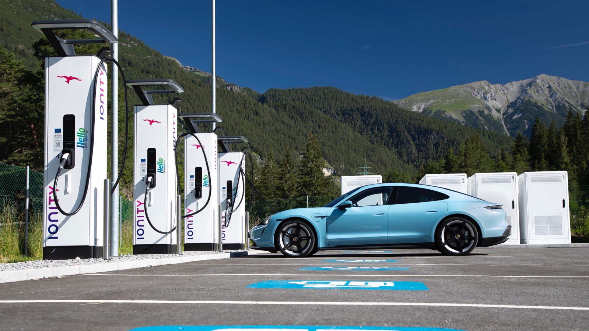 Taycan 4S, red de carga rápida Ionity, 2021, Porsche AG