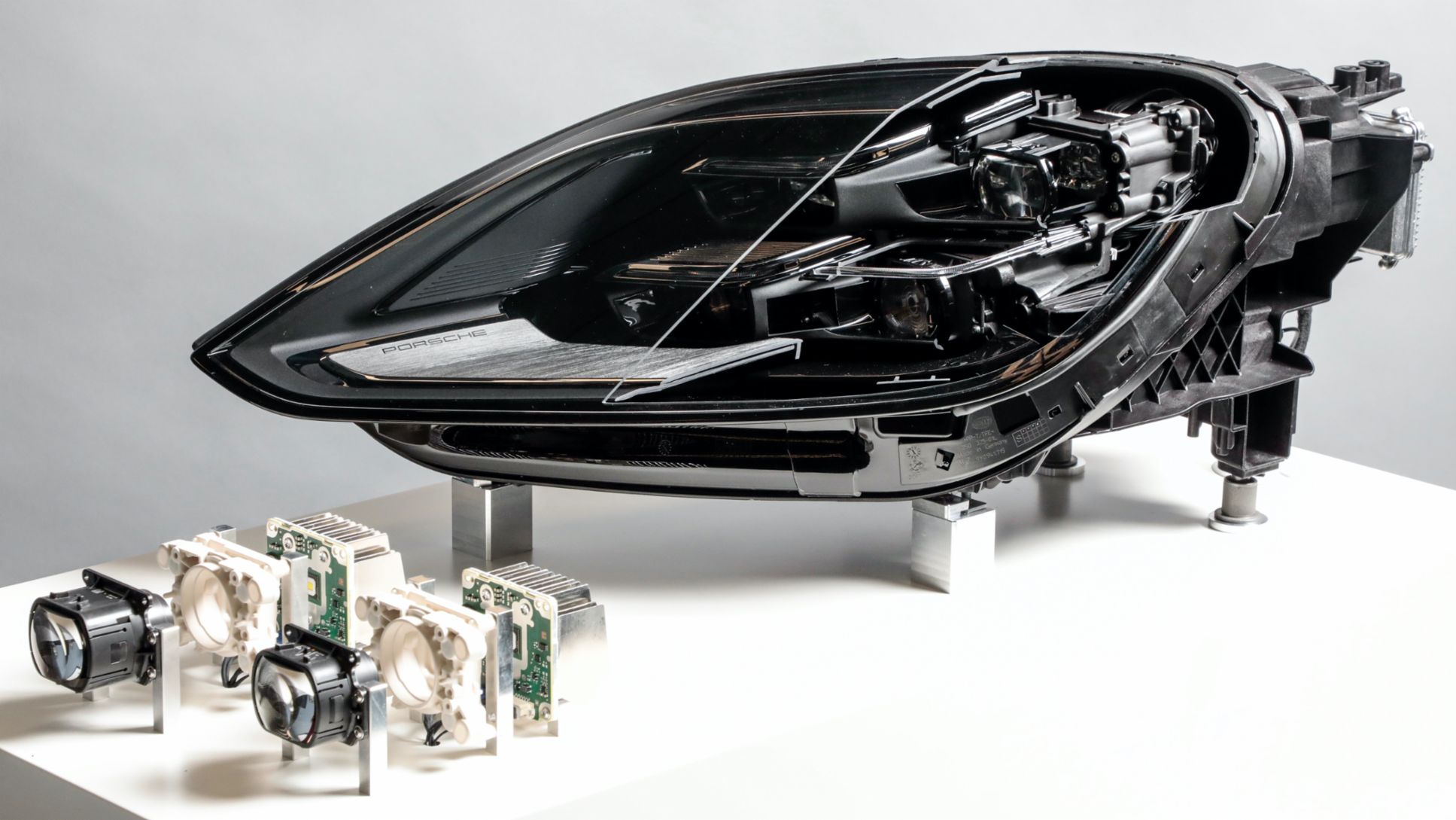 Porsche HD-Matrix LED Headlighs, cut-away view, 2022, Porsche AG