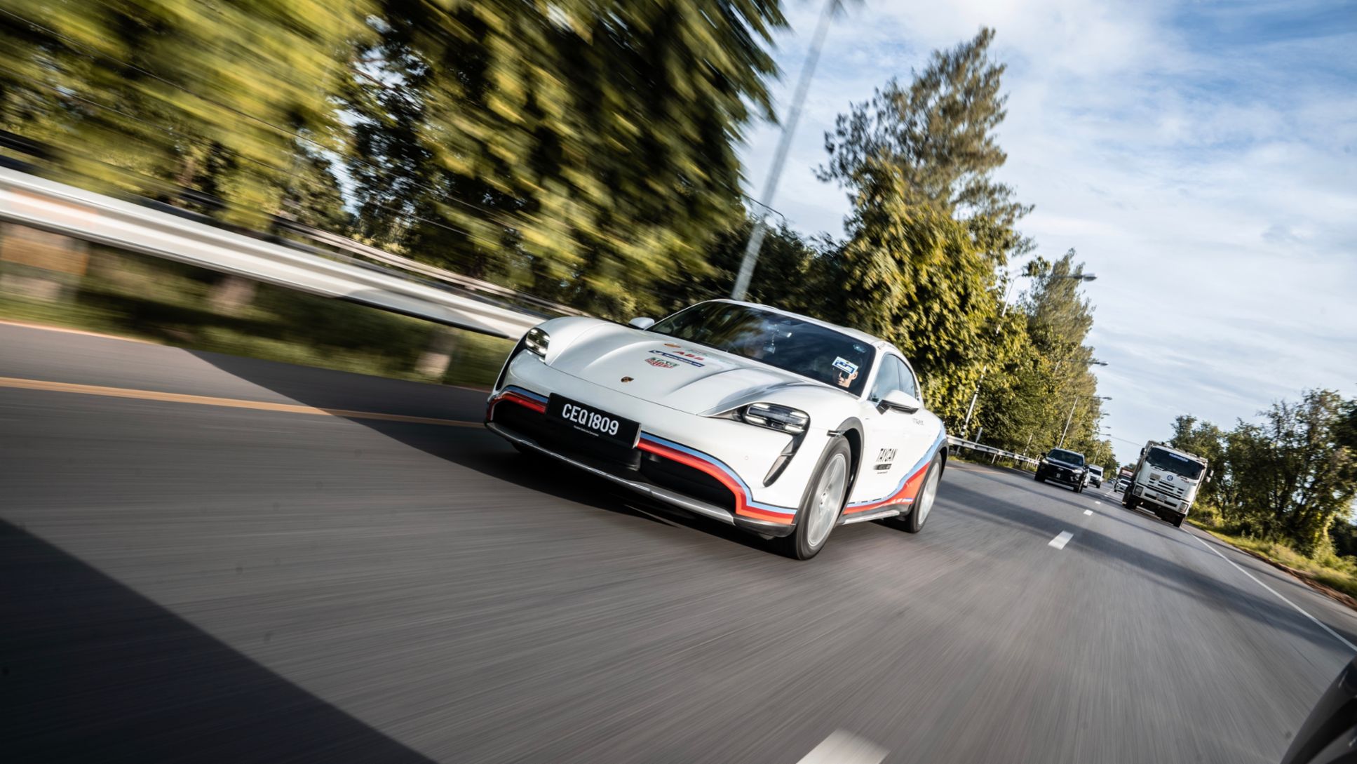 Porsche Taycan 4S Cross Turismo, récord en la ruta de Tailandia a Singapur, 2023, Porsche AG