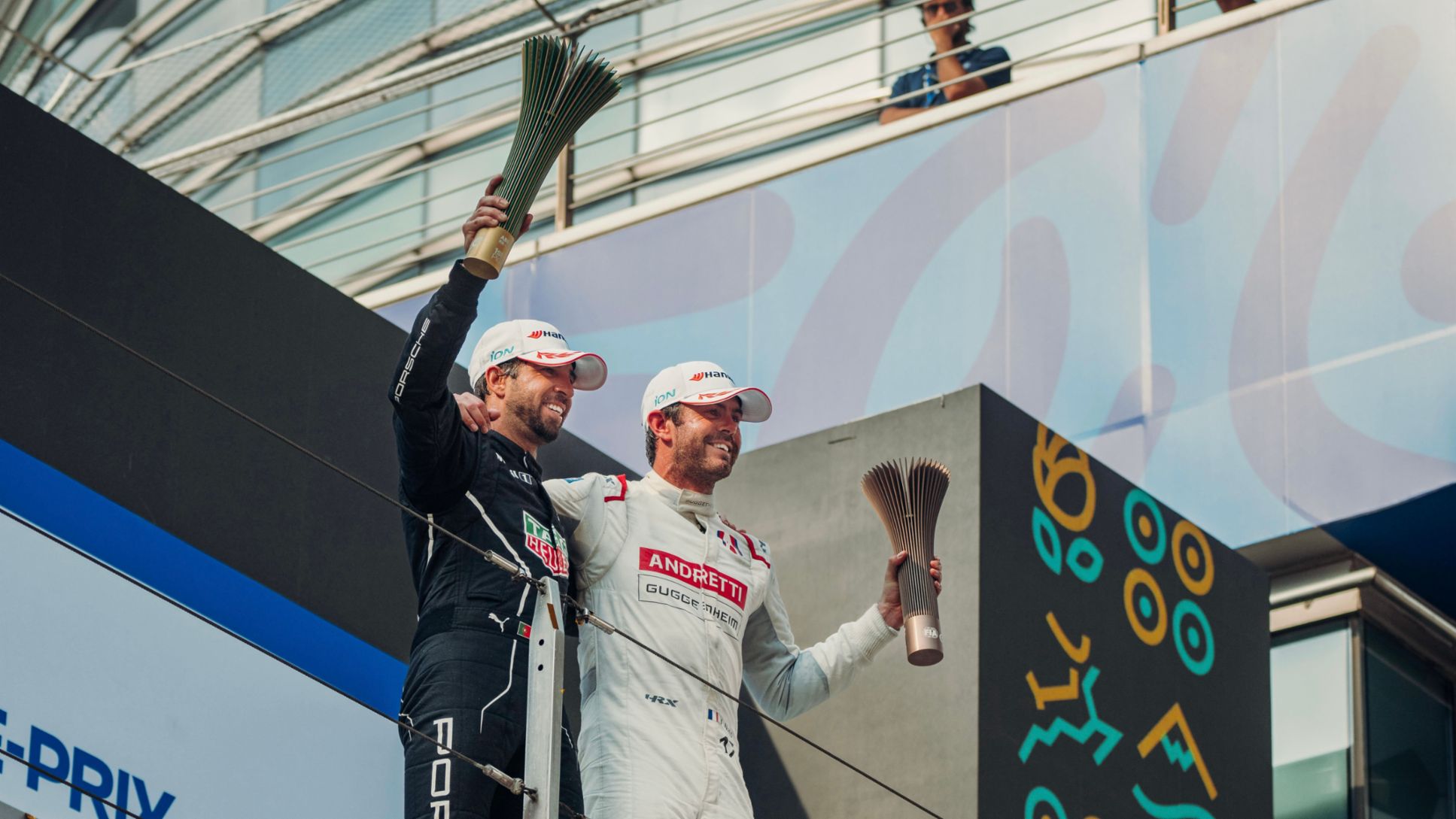 Ant&oacute;nio F&eacute;lix da Costa, piloto oficial del equipo TAG Heuer Porsche de F&oacute;rmula E, y Norman Nato, Andretti F&oacute;rmula E (i-d), E-Prix de Shangh&aacute;i, 2024, Porsche AG