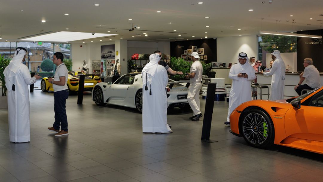 Porsche Centre Doha celebrates success of Klassic & Karak with Heritage and Innovation showcase