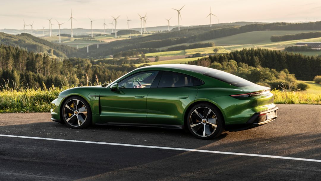 Taycan Turbo S, mamba green metallic, Taycan Media Drive, Europe, 2019, Porsche AG