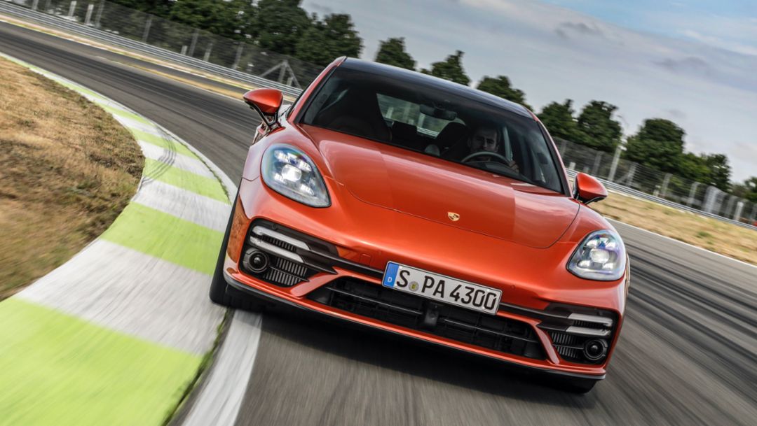 Porsche presents comprehensively revamped Panamera