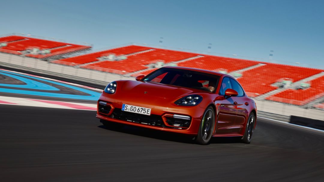 Panamera Turbo S E-Hybrid 2022, Porsche AG