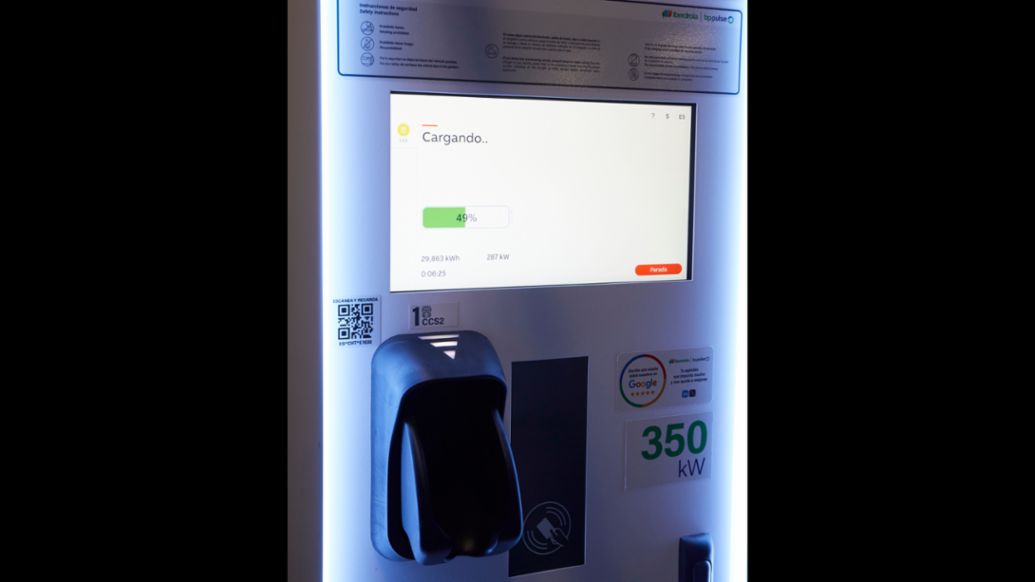 Punto de carga de 350 kW, inauguración de la estación de carga rápida de Nuevos Ministerios, Madrid, 2025, Porsche Ibérica