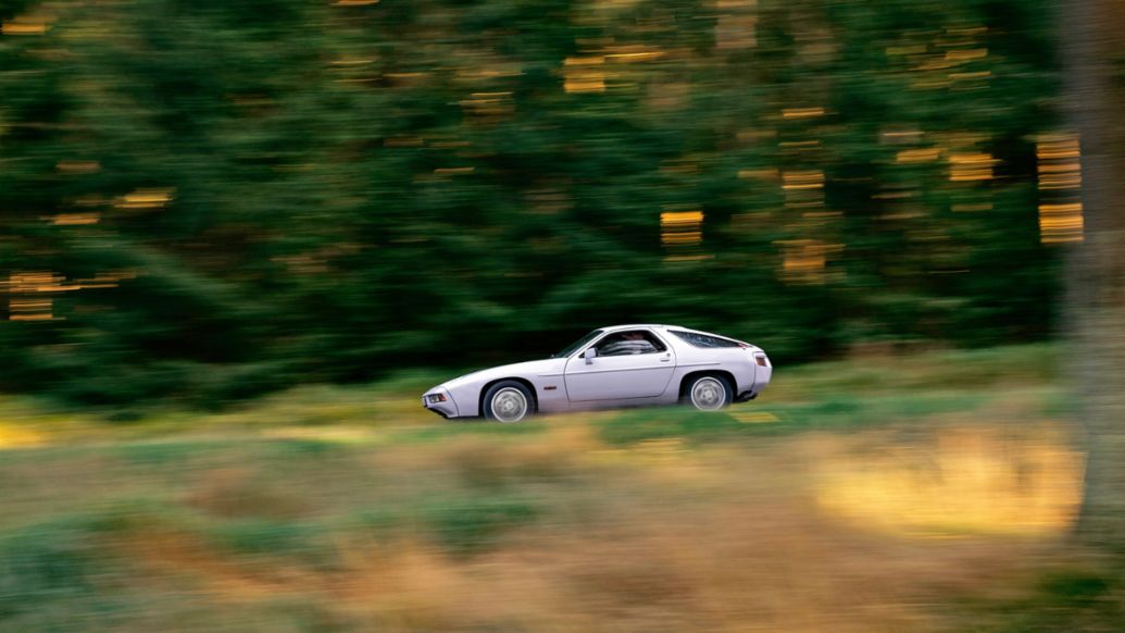 Porsche 928 de color Moonstone, 2025, Porsche AG