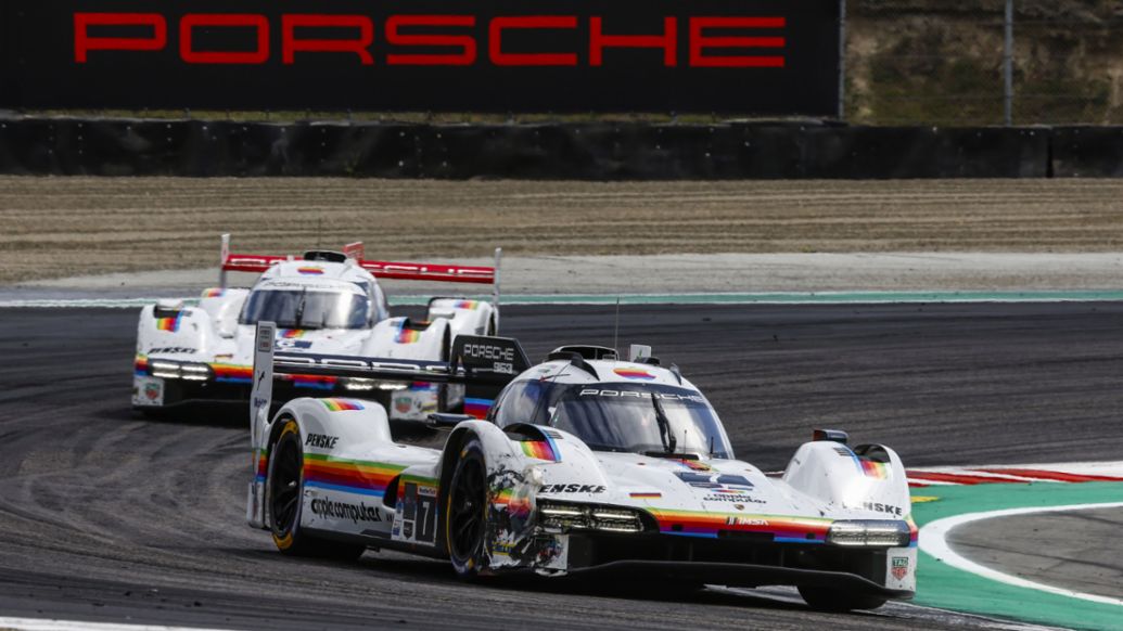 Porsche 963, Porsche Penske Motorsport (n&ordm; 7), Julien Andlauer (FRA), Felipe Nasr (BRA) (delante) y Porsche Penske Motorsport (n&ordm; 6), K&eacute;vin Estre (FRA), Laurens Vanthoor (BEL), Laguna Seca, campeonato IMSA, 2026, Porsche AG