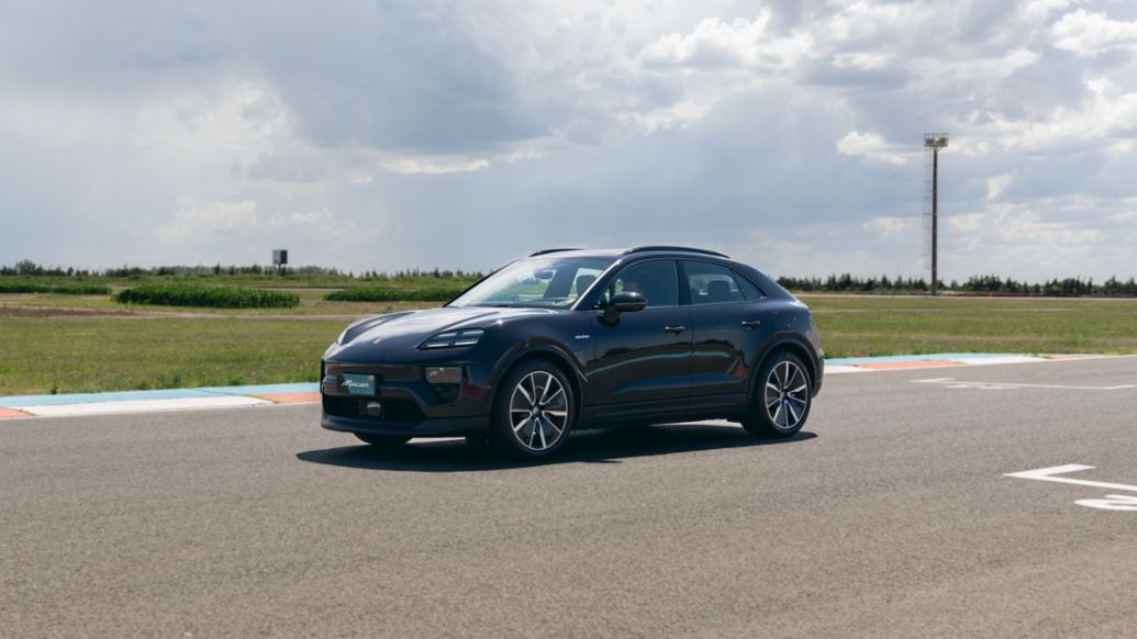 Porsche Macan 4, Porsche Festival 2024, San Nicol&aacute;s, Buenos Aires, Argentina, 2024