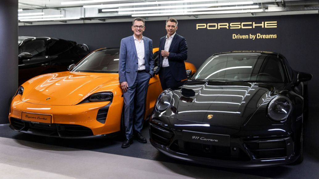 Vinzenz Pflanz, Chief Business Officer (CBO) Sixt SE, Alexander Pollich, CEO of Porsche Deutschland GmbH, Porsche Brand Store Stuttgart, 2024, Porsche AG