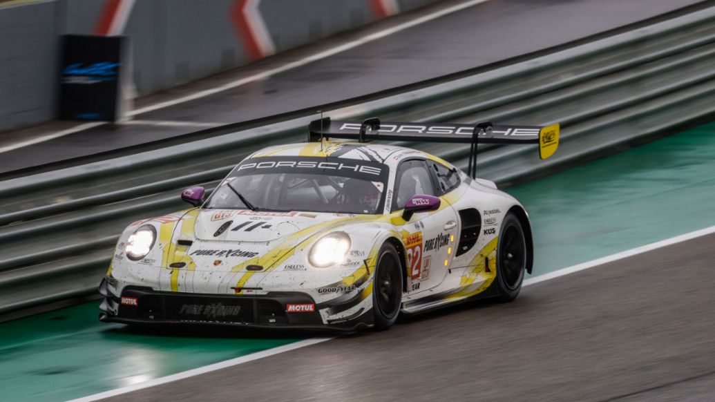 Porsche 911 GT3 R, Manthey PureRxcing (n&ordm; 92), Alex Malykhin (GB), Joel Sturm (ALE), Klaus Bachler (Austria), carrera, 6 Horas de &Iacute;mola, Campeonato del Mundo de Resistencia FIA (WEC), 2024, Porsche AG
