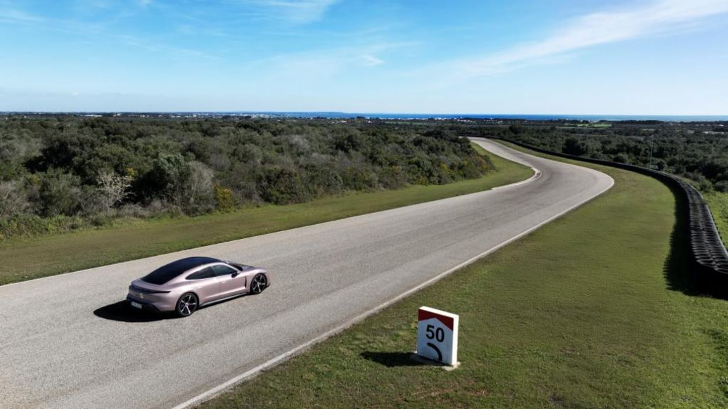 Taycan, pista di handling, Centro Tecnico Nardo, 2025, Porsche AG