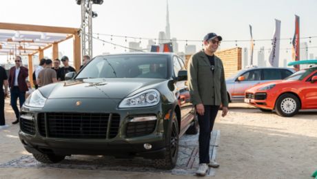 With 70s vibes in the desert: unique Sonderwunsch Cayenne