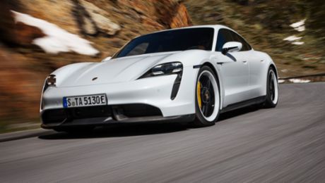 Estreno mundial del Porsche Taycan: deportividad sostenible