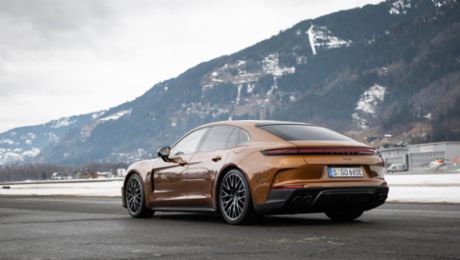 Pure Faszination: Walter Röhrl fährt den neuen Porsche Panamera Turbo E-Hybrid