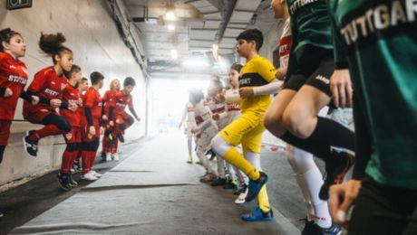 Mit den Profis auf den Platz: Einlaufkinder begleiten VfB-Stars