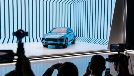 World premiere: Porsche presents new Macan