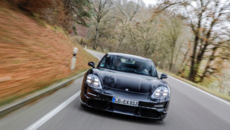 Walter Röhrl and the Taycan: “Performance like never before”