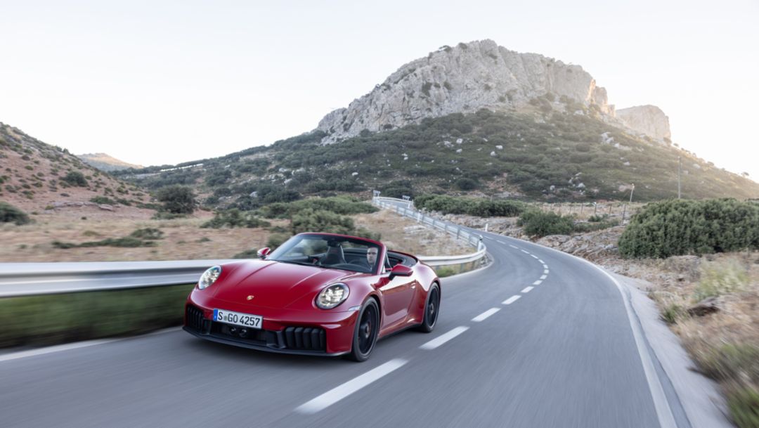 2025 Porsche 911 Carrera 4 GTS Cabriolet