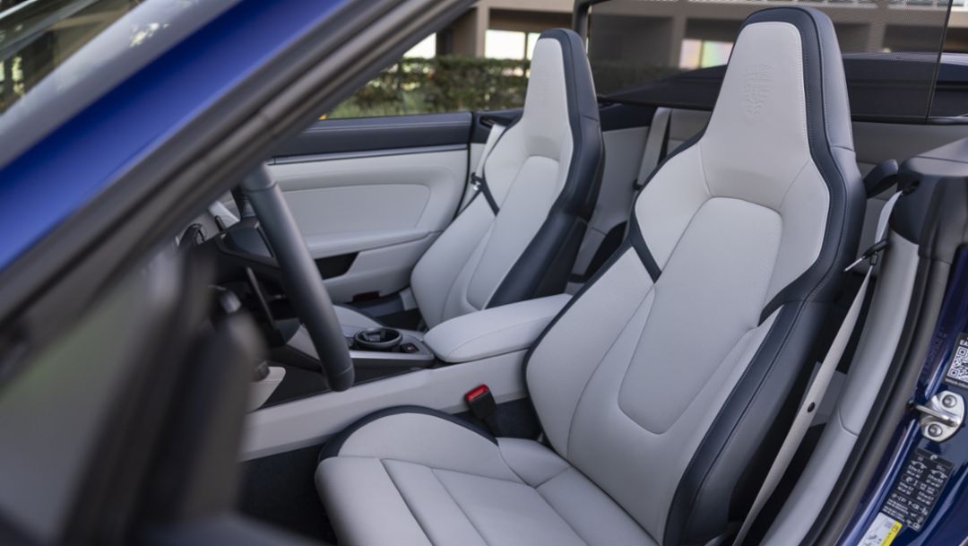 Gentian Blue Metallic 911 Carrera S Cabriolet