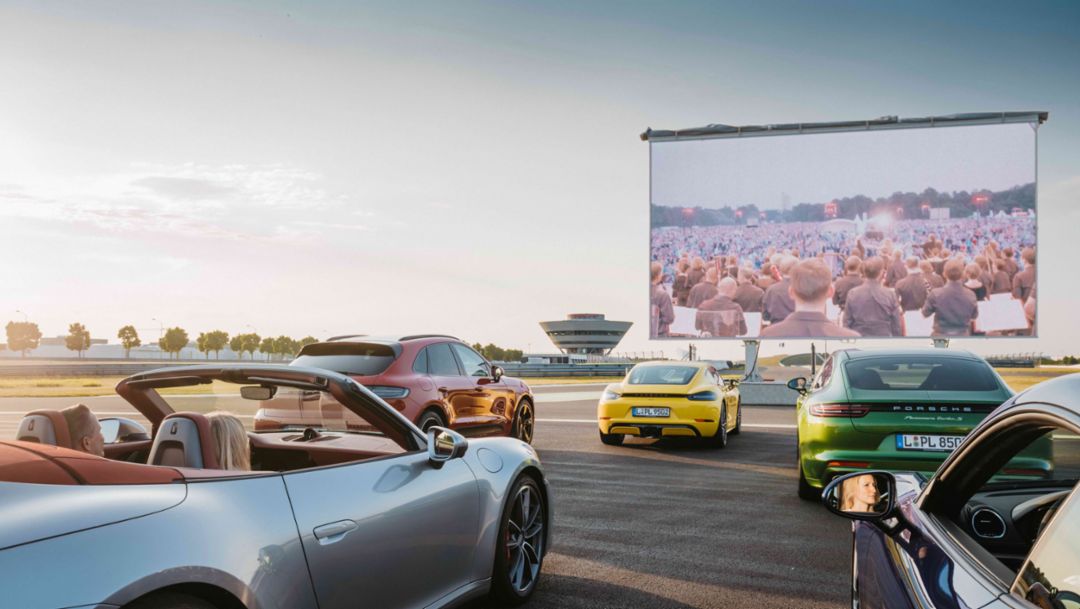 Porsche Leipzig verwandelt Rundstrecke in ein Autokino