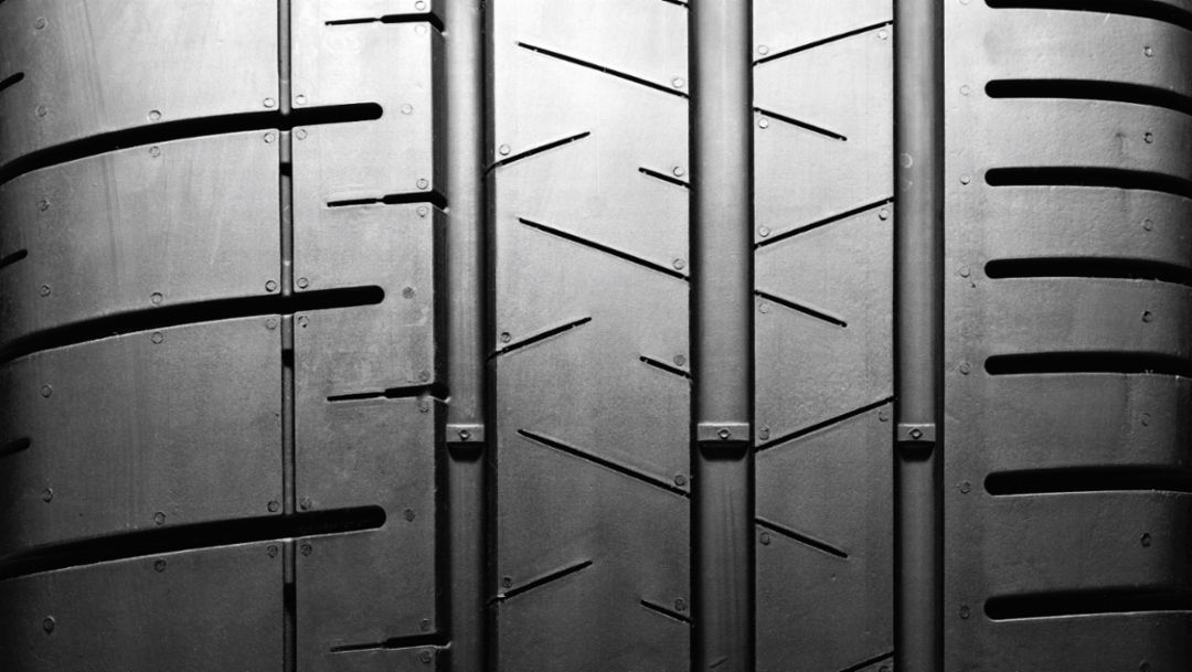 How Porsche tests tires: Providing a Good Mixture