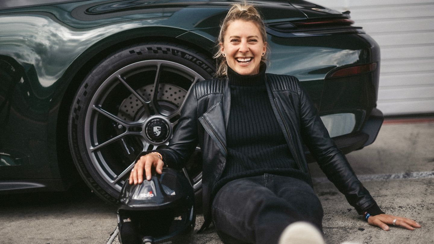 Jenna Gygi, pilote de wingsuit, 911 GT3, 2025, Porsche Schweiz AG