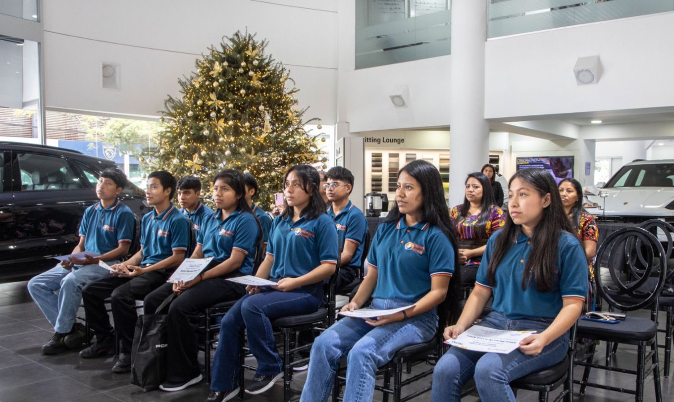 Porsche, Grupo Los Tres y TECHO impulsan la formación de jóvenes en mecánica automotriz