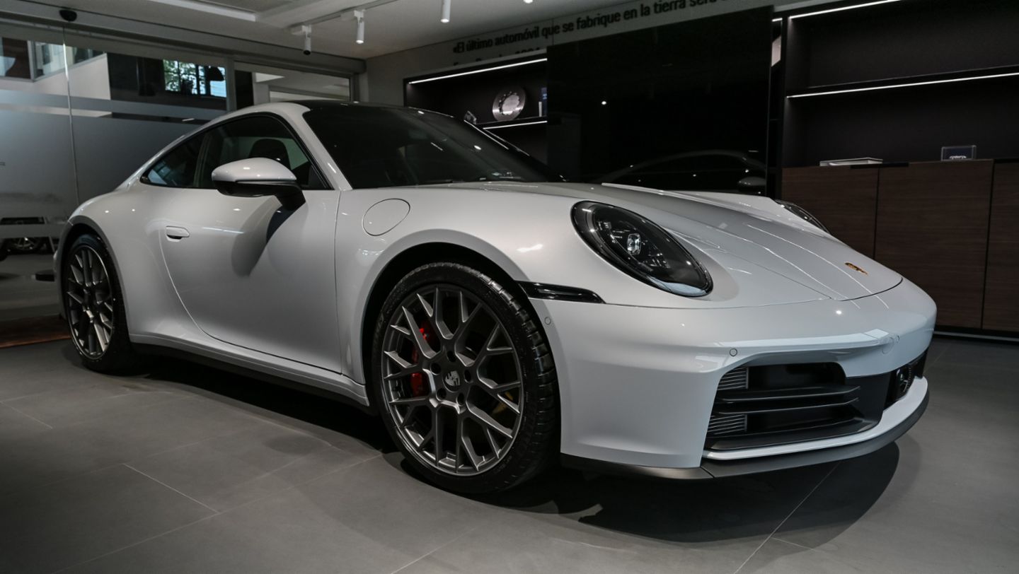 911 Carrera S, Santiago, Chile, 2025