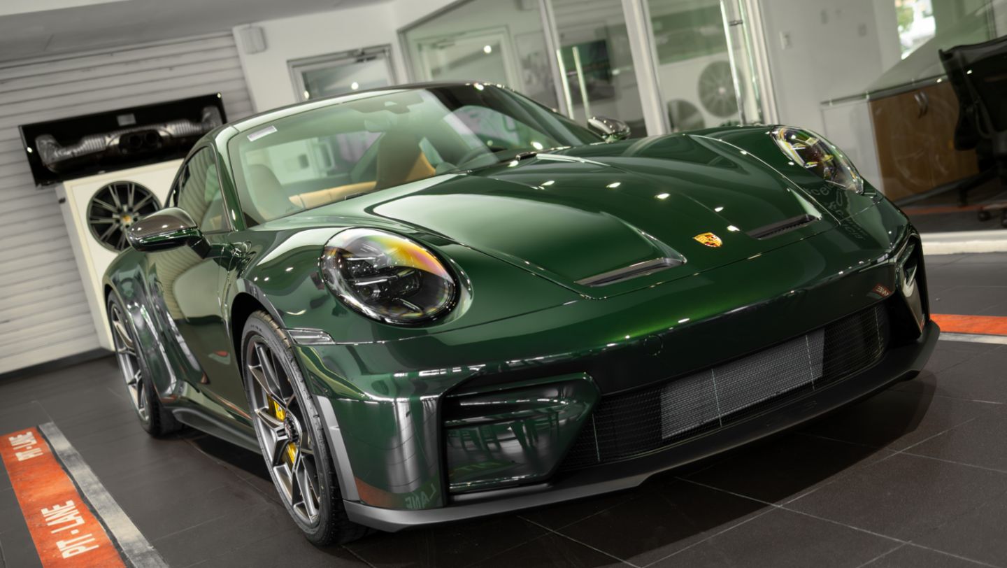 Porsche 911 GT3 Touring.