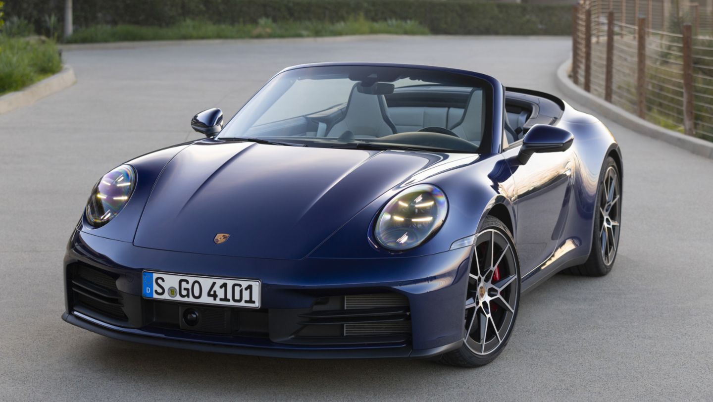 Gentian Blue Metallic 911 Carrera S Cabriolet