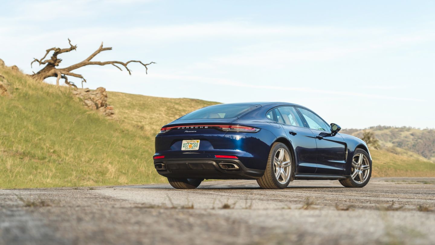 Panamera, Gentian Blue, 2021, PCNA