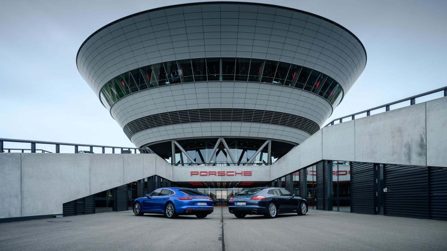 Panamera 4S (G2), Panamera 4S (G1), l-r, 2019, Porsche AG
