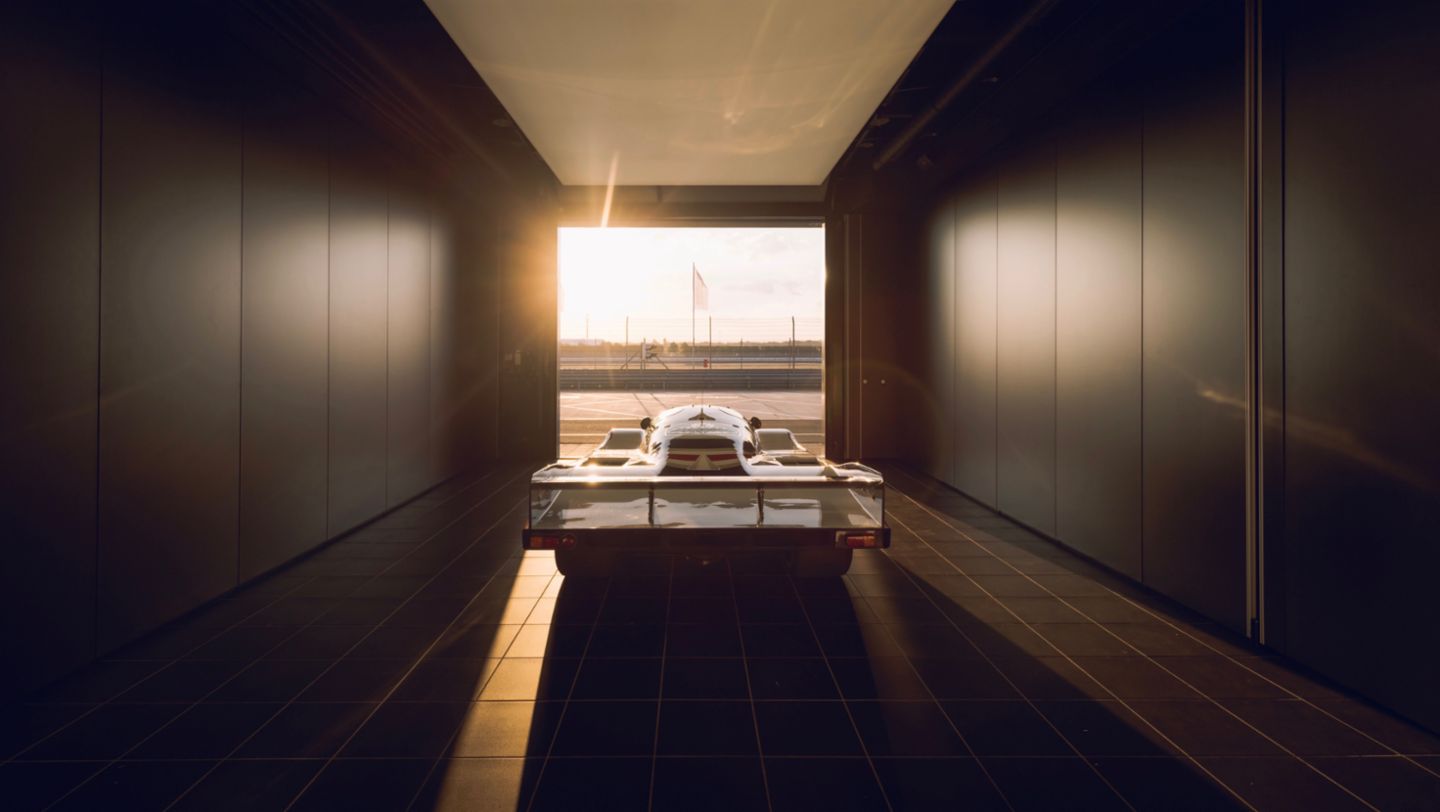 956-002 LT (1982), 2022, Porsche AG