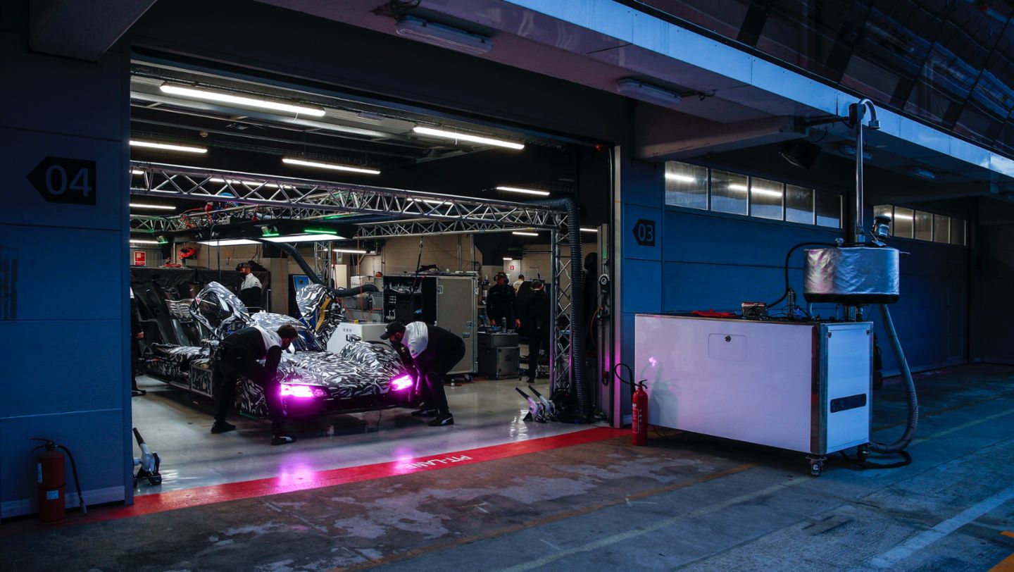 Prototipo LMDh, Circuito de Montmeló, España, 2022, Porsche AG