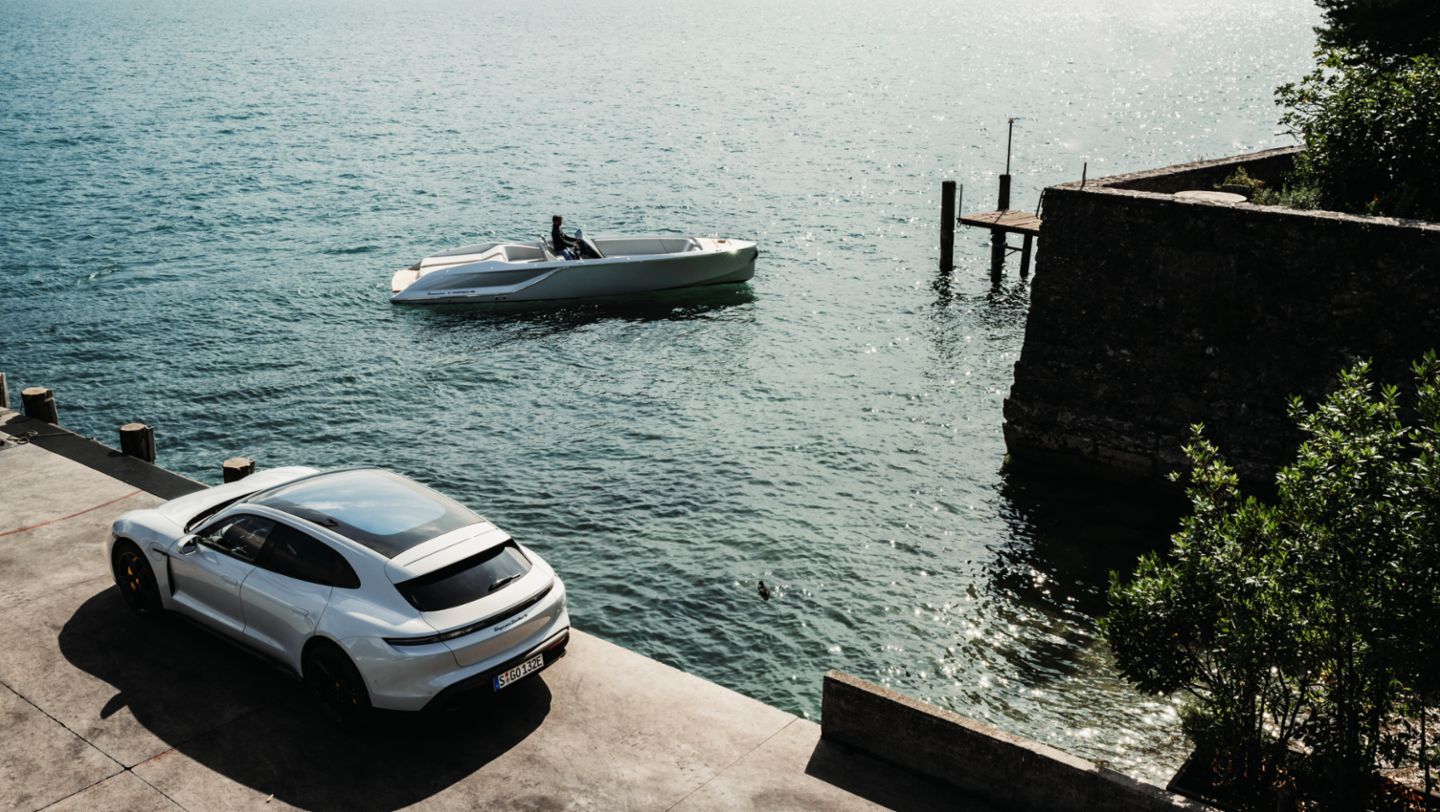 Porsche Taycan Turbo S Sport Turismo y Frauscher x Porsche 850 Air Fantom, 2023, Porsche AG