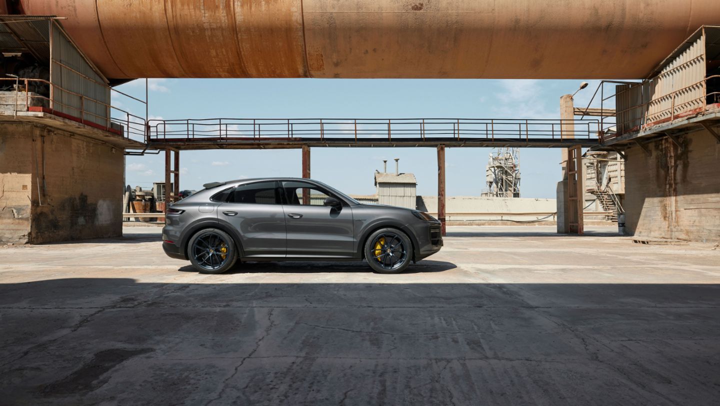 Cayenne Turbo E-Hybrid Coupé with GT-Package, 2023, Porsche AG