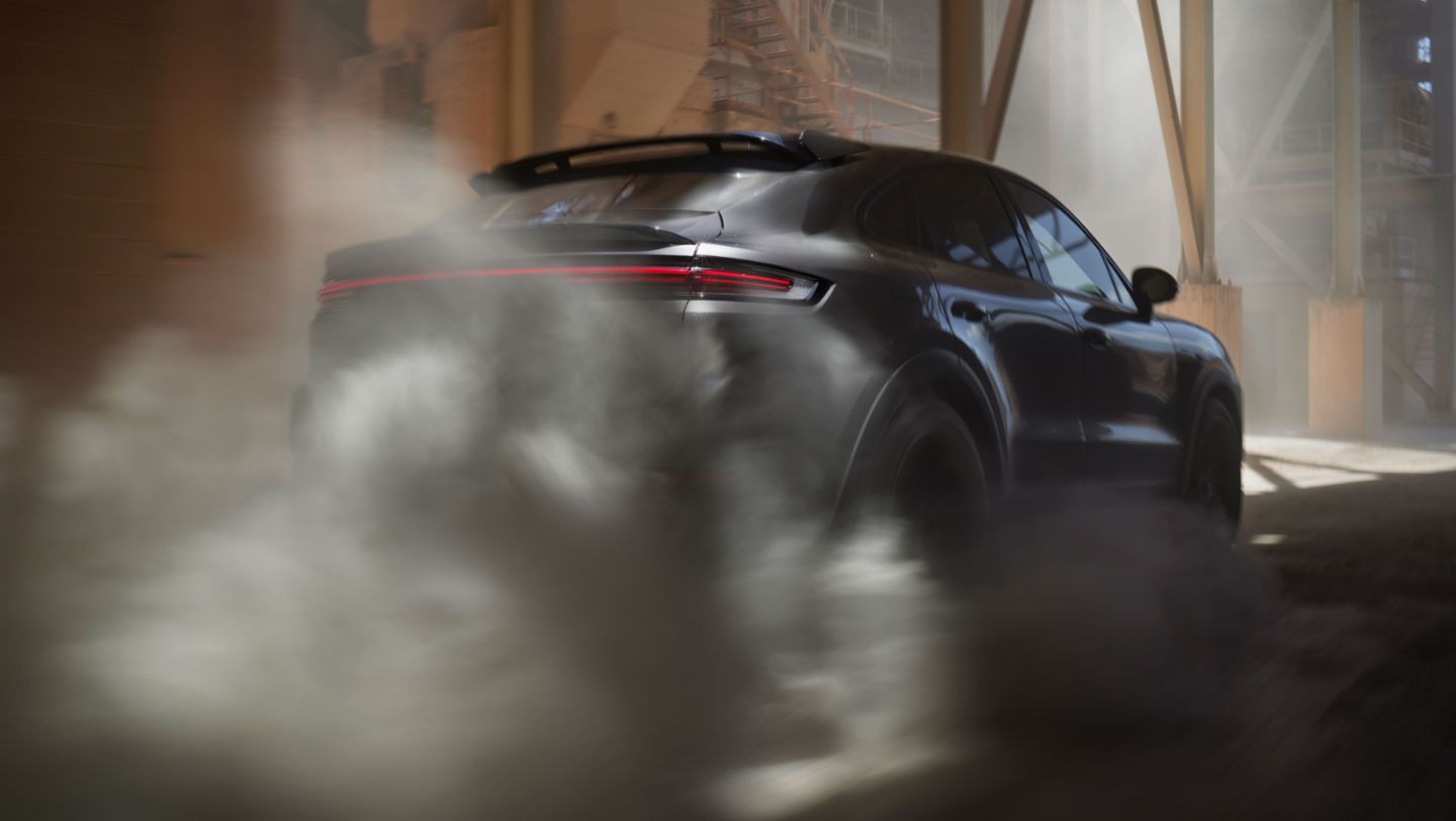 Cayenne Turbo E-Hybrid Coupé with GT-Package, 2023, Porsche AG