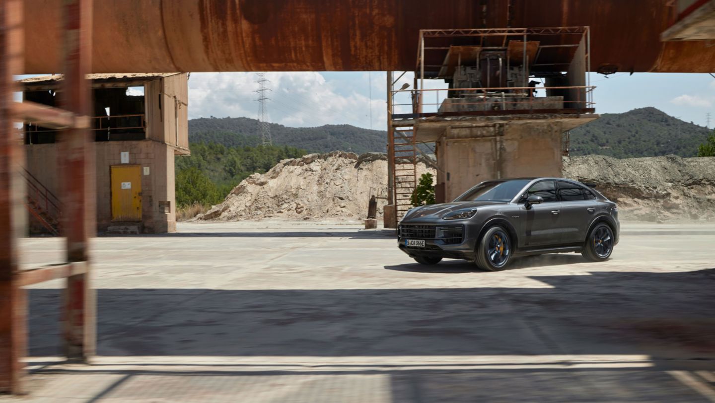 Cayenne Turbo E-Hybrid Coupé with GT-Package, 2023, Porsche AG