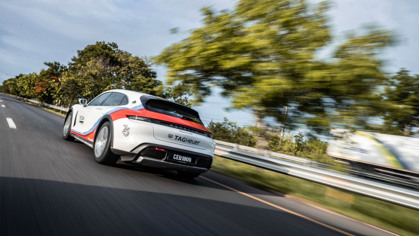 Porsche Taycan 4S Cross Turismo, récord en la ruta de Tailandia a Singapur, 2023, Porsche AG
