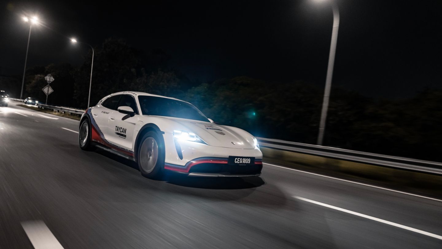 Porsche Taycan 4S Cross Turismo, récord en la ruta de Tailandia a Singapur, 2023, Porsche AG