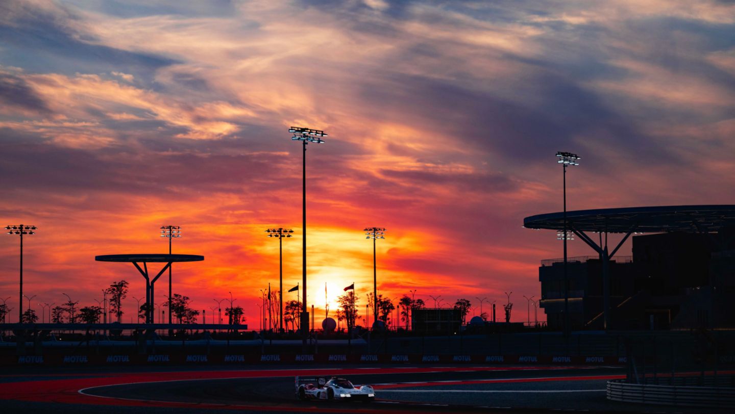 Porsche 963, Proton Competition (nº 99), Harry Tincknell (GB), Neel Jani (SUI), Julien Andlauer (FRA), carrera, 1.812 km de Catar, Campeonato del Mundo de Resistencia FIA (WEC), 2024, Porsche AG
