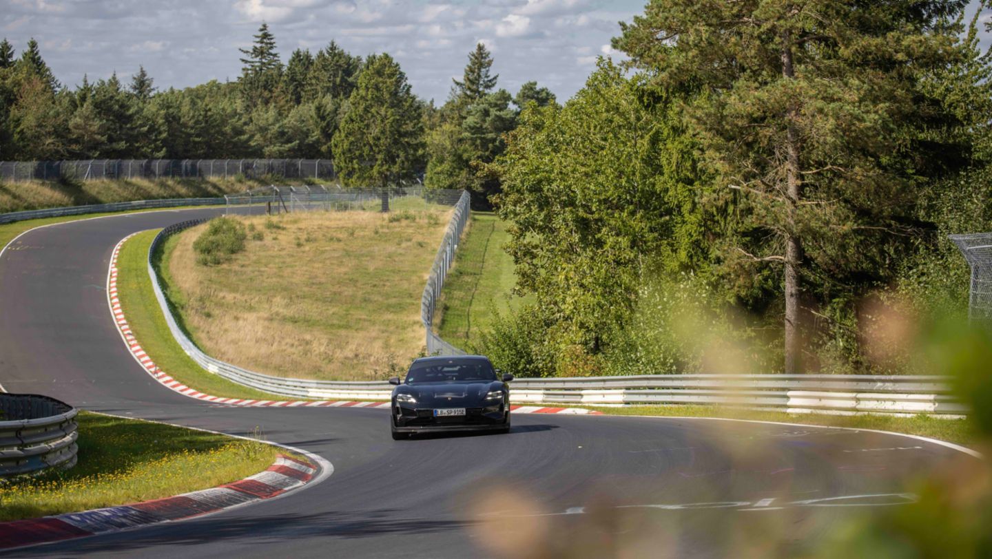 Taycan de preserie, Nürburgring Nordschleife, 2024, Porsche AG