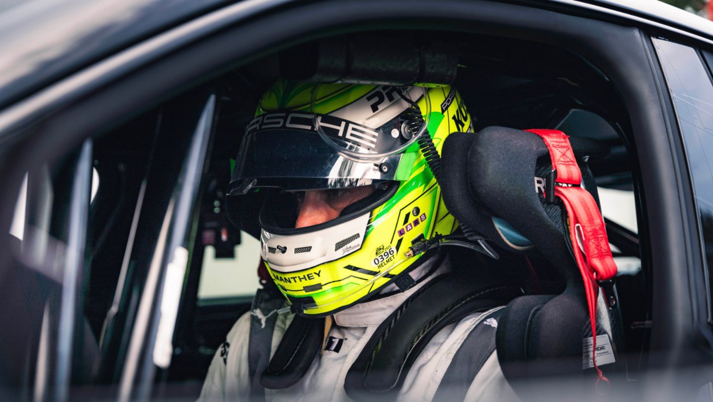 Lars Kern, Taycan de preserie, Nürburgring Nordschleife, 2024, Porsche AG