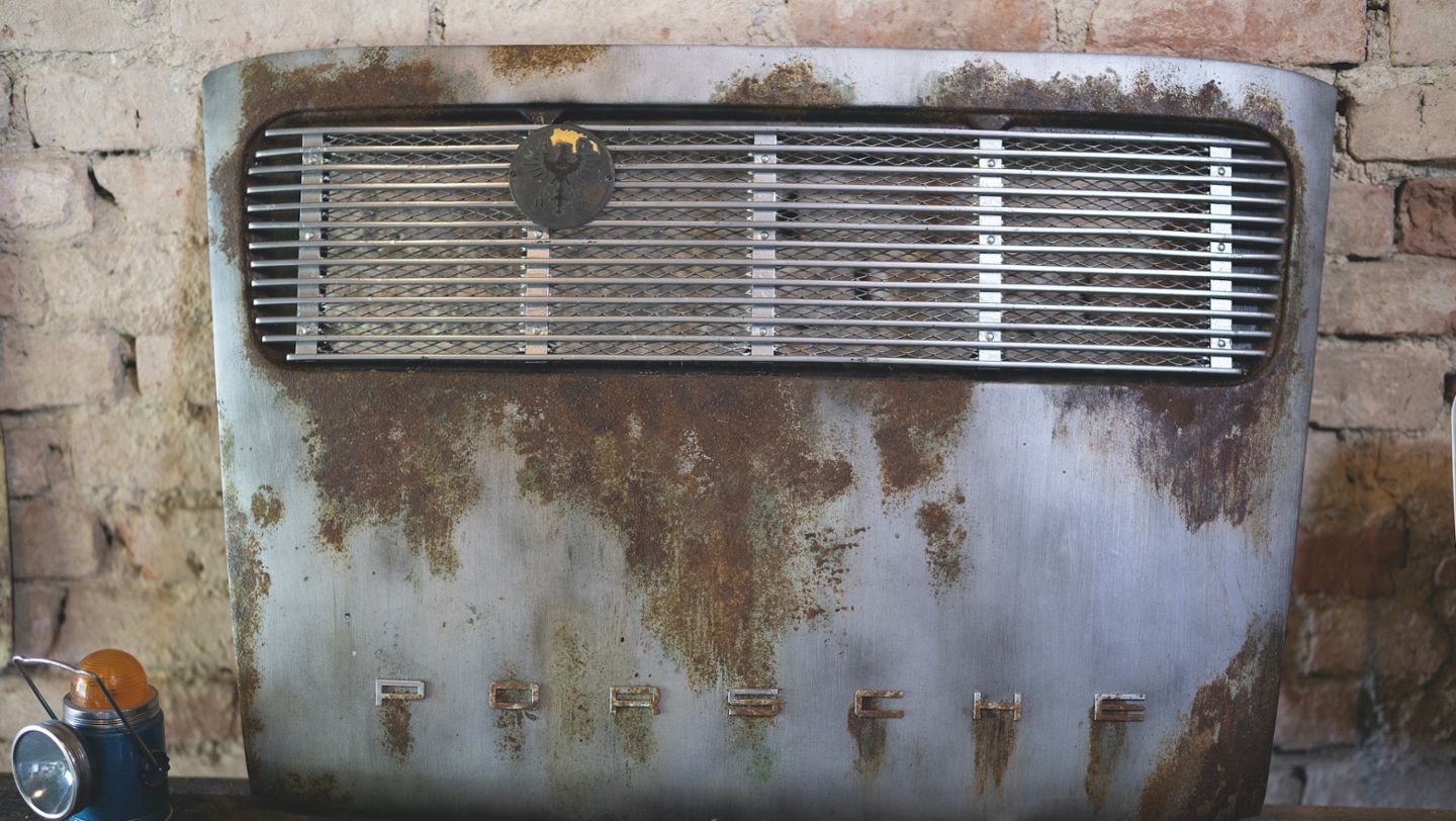 Marc Clormann, Garage studio, 2024, Porsche AG