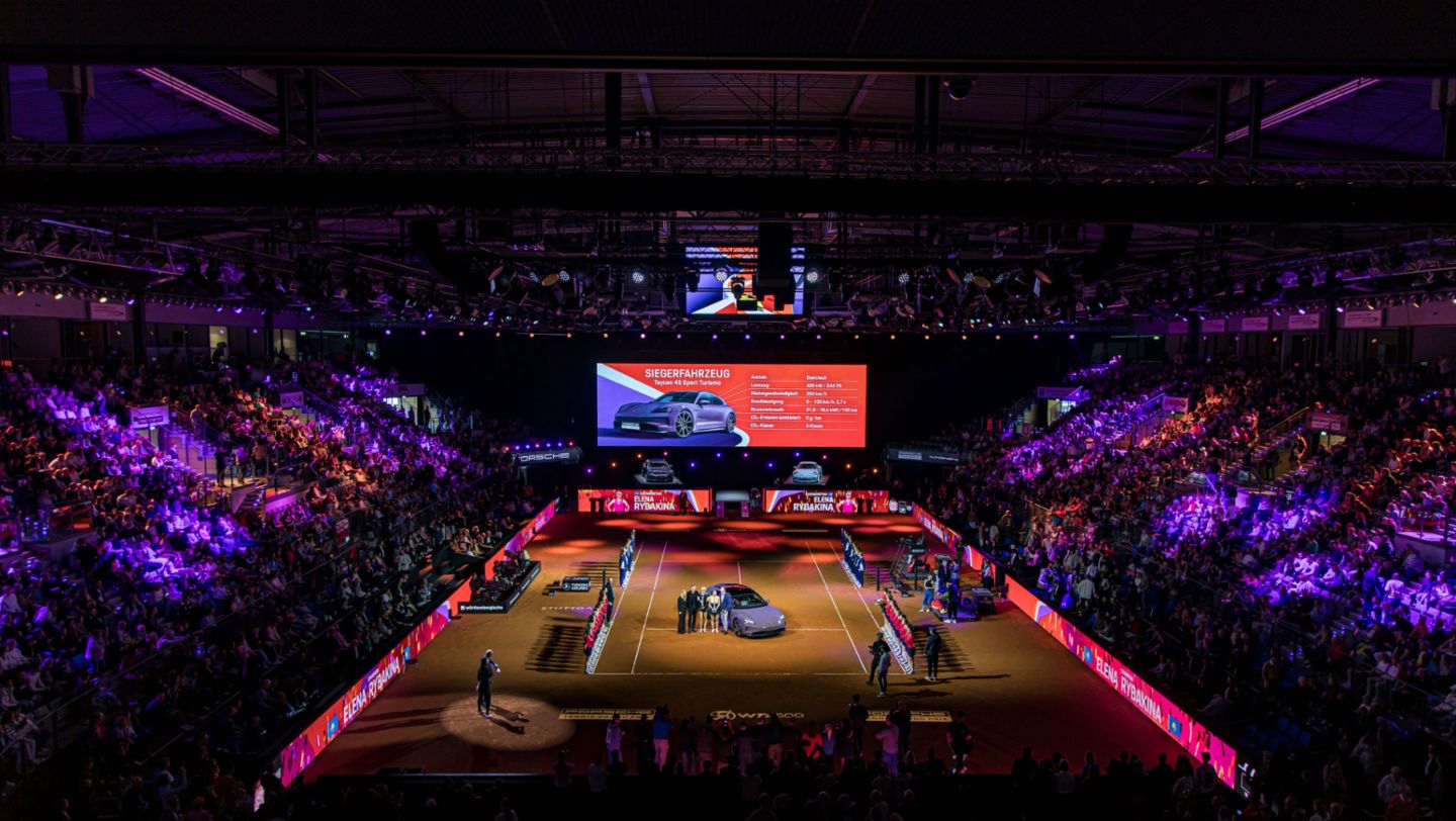 Heiko Hauser (Johanniter-Unfall-Hilfe), Albrecht Reimold (Member of the Executive Board, Production and Logistics, Porsche AG), Andrea Petkovic and Stefan Barth (Agapedia) (l-r), Aces for Charity, Porsche Tennis Grand Prix, 2024, Porsche AG