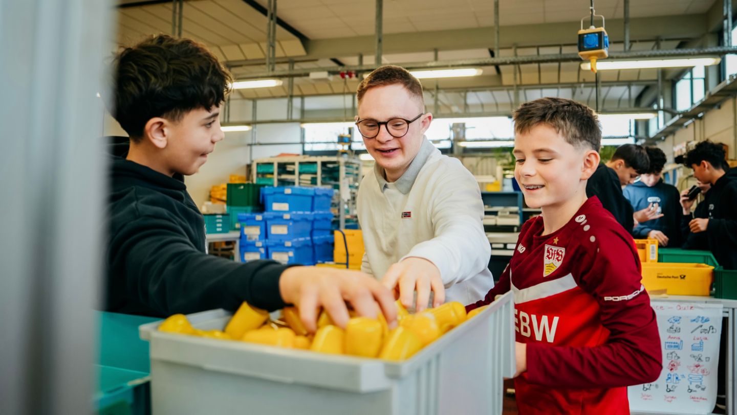 U-14-Mannschaft vom VfB Stuttgart zu Gast in den Neckartalwerkstätten, 2026, Porsche AG