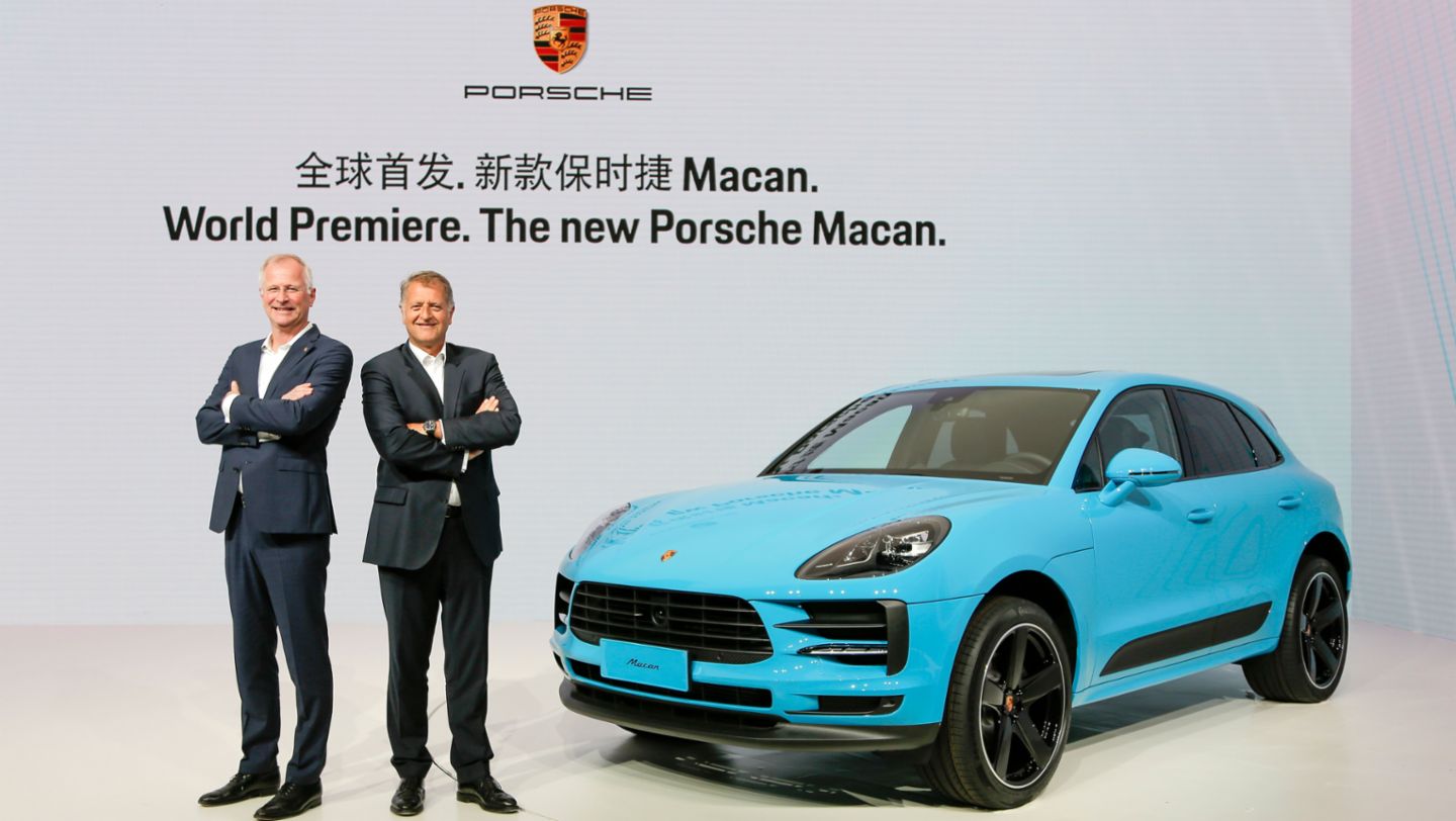 Jens Puttfarcken, CEO Porsche China, Detlev von Platen, Vorstand für Vertrieb und Marketing der Porsche AG, Macan, Weltpremiere, Shanghai, 2018, Porsche AG